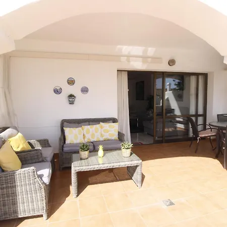 Leo Apartment