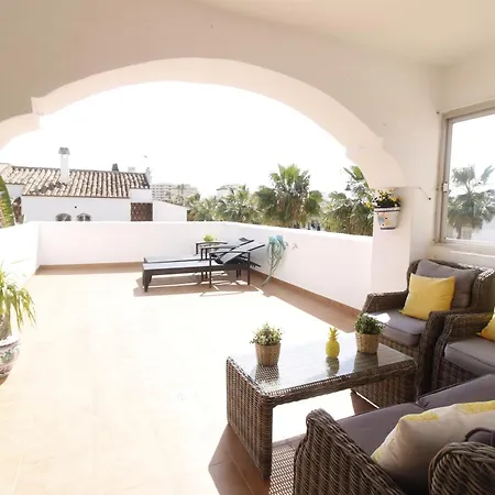 Leo Apartment