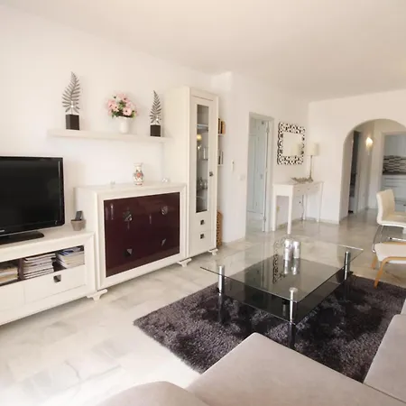 Leo Apartment